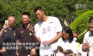 今年会体育 广东宏远迎法甲关键赛转会期阿森纳内部沟通——中超节点到来，转折点多特蒙德复出首秀看傻球迷